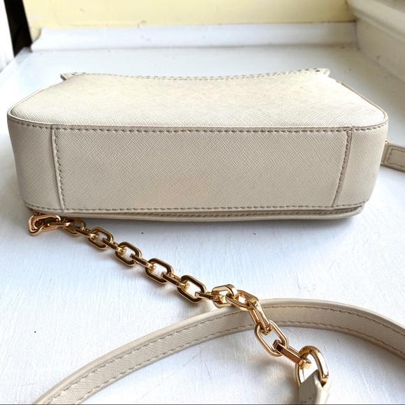 ❌SOLD❌ Tory Burch perforated cross body bag - Picture 5 of 7